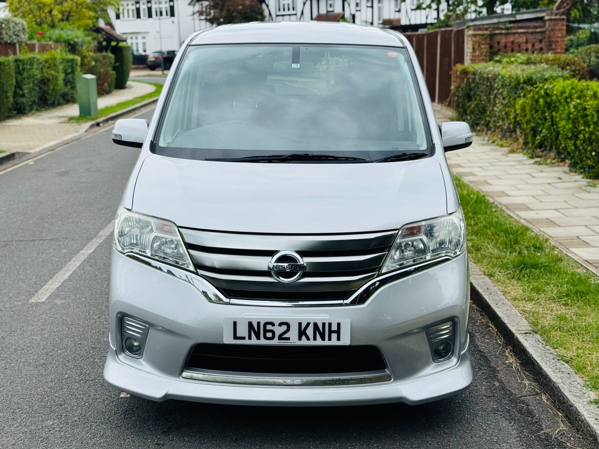 Nissan Serena Highway Star front view